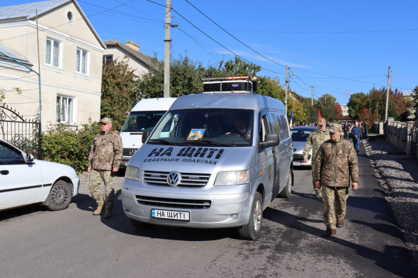 Загинув під артилерійським обстрілом: Білецька громада прощається з 36-річним воїном (фото)