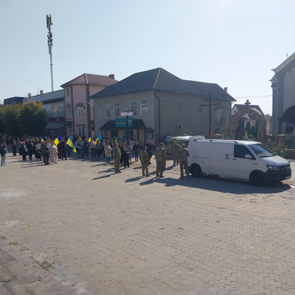 Борщів на колінах зустрів померлого воїна: коли поховають Василя Бицика (фото)