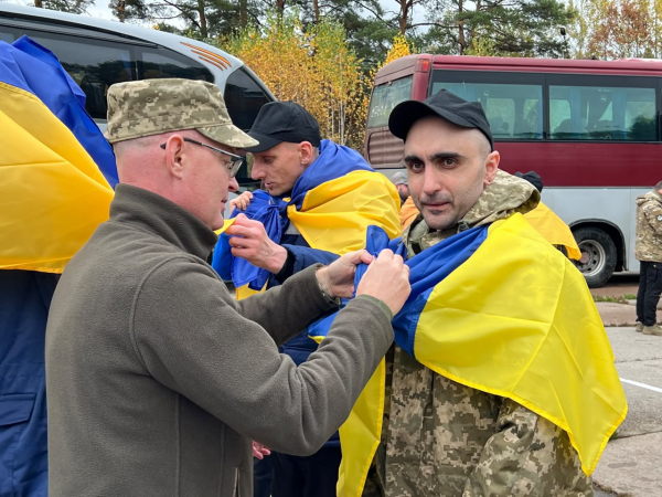Додому з полону рф повертаються 270 військових та цивільних: серед них воїни, яких вважали загиблими (ФОТО)