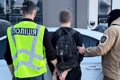 У Тернополі 19-річний студент підпалив два авто, бо ті ніби то наводили шахеди на місто (фото)