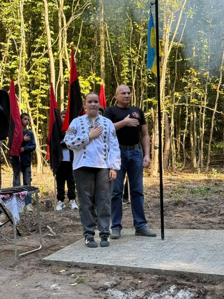 У Жукові освятили меморіал діячам ОУН: вибір нагороджених обурив частину жителів (фото)