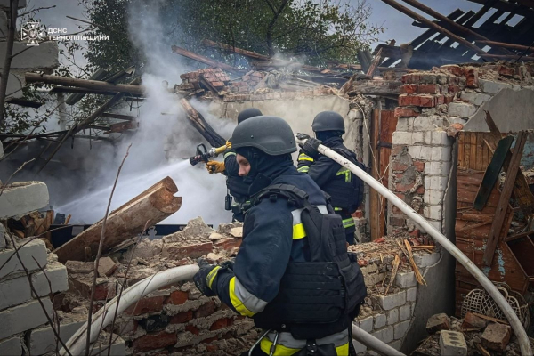 Рятувальники опублікували світлини з ліквідації наслідків падіння уламків БпЛА на Чортківщині (фото)