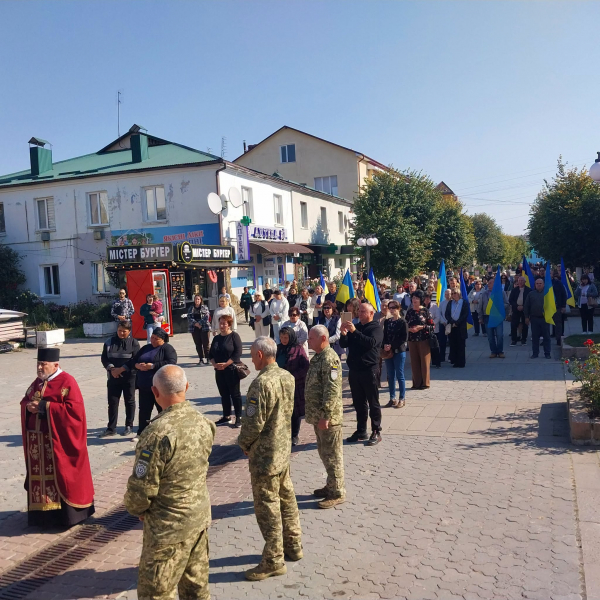 Борщів на колінах зустрів померлого воїна: коли поховають Василя Бицика (фото)