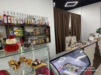 У Чорткові жінка вдарила працівницю кав'ярні по обличчю: справою зацікавилася поліція (фото)