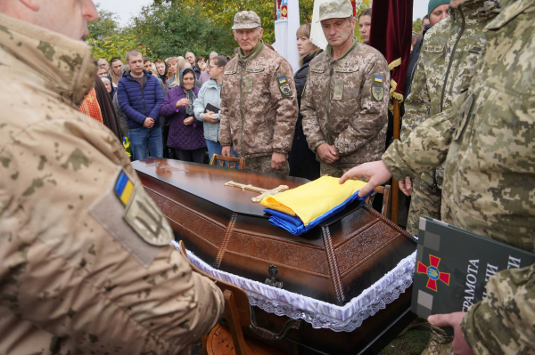 На Тернопільщині попрощалися із захисником Василем Федотовим (фото)