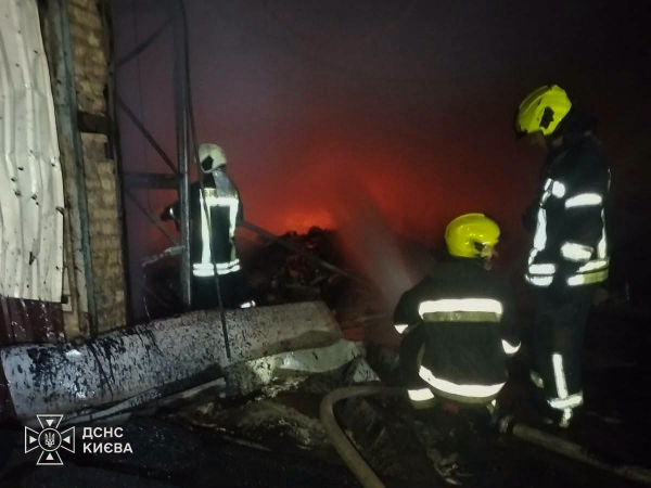 Київ: унаслідок нічної російської атаки загинула людина (фото)