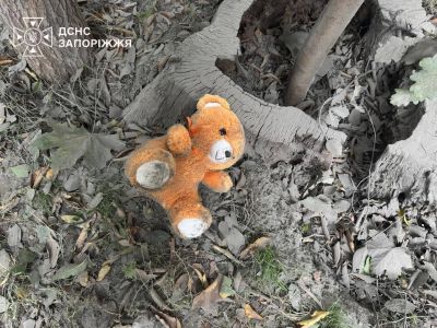Вісім загиблих і 16 поранених: росія вдарила авіабомбами по Запоріжжю (фото)