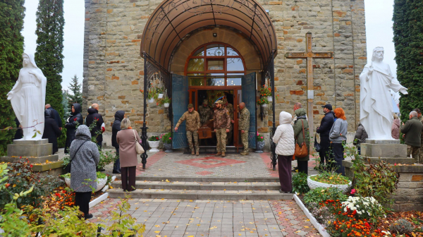 У Байковецькій громаді попрощалися з військовослужбовцем Петром Вербіцьким (ФОТО)