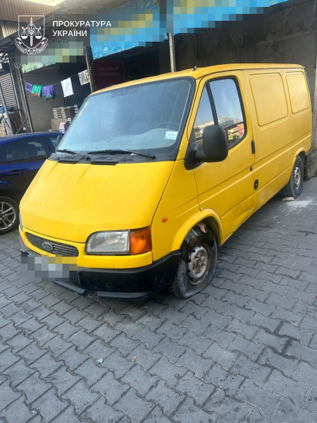 У Тернополі 19-річний студент підпалив два авто, бо ті ніби то наводили шахеди на місто (фото)