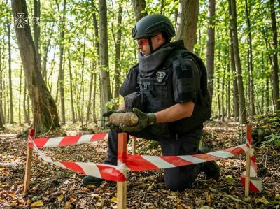 Пролежали в землі десятки років: у двох громадах Тернопільщини знайшли артилерійські снаряди (фото)