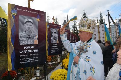 На Збаражчині освятили оновлену Алею Героїв, які загинули за Україну (фото)