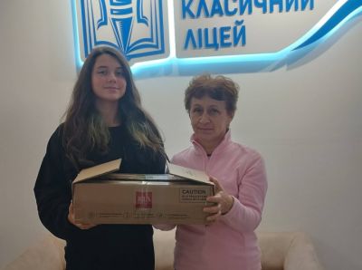 Тернопільська школярка зібрала 25 тисяч гривень для військових, продаючи кекси