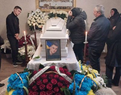 В останню дорогу у Борщівській громаді провели полеглого воїна Романа Скоцеляса