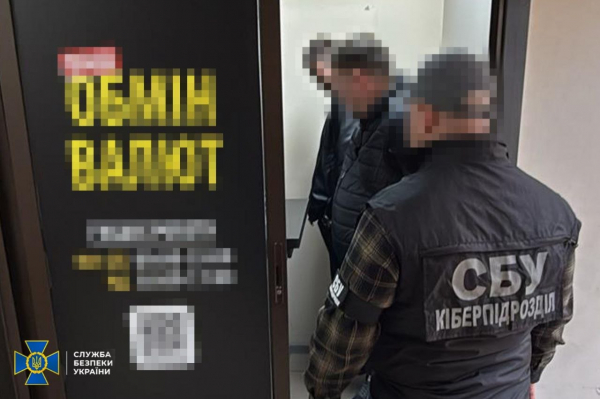 Фейкові знайомства та «фото», що відкривали доступ до гаджетів: на Львівщині викрили шахрайський кол-центр (фото)