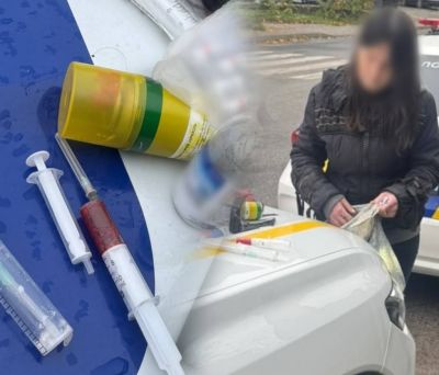 Побачила авто поліції й занепокоїлася: у Тернополі в жінки виявили ймовірні наркотики (фото)