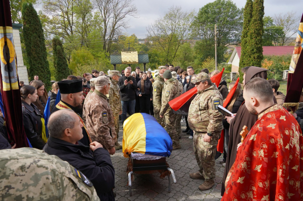 На Тернопільщині попрощалися із захисником Василем Федотовим (фото)