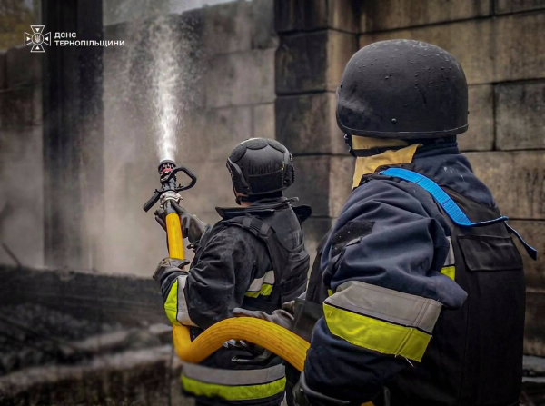 На Тернопільщині спалахнули пожежі через нові удари по енергетиці: ДСНС ліквідовує наслідки (фото)