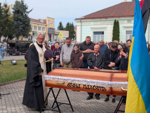 Підволочиська громада зустріла загиблого воїна: коли відбудеться похорон (фото)