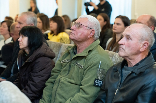Рідним полеглих захисників на Тернопільщині передали державні нагороди (фото)