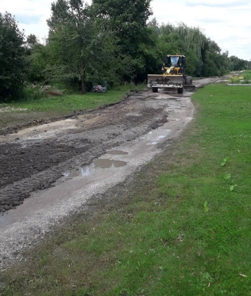 Чому в Підгородньому асфальт, а в інших селах громади щебінь: назвали ціну питання (фото)