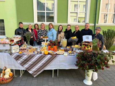 Смаколики, павербанки та дитячі листи: у школах Тернополя збирали допомогу для військових (фото)