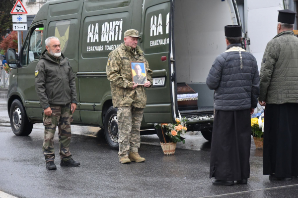 На щиті до рідної Теребовлі повернувся захисник Володимир Сеньків (фото)