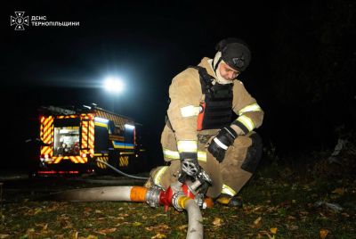 В ДСНС показали кадри ліквідації пожеж після атаки на енергооб'єкти Тернопільщини (фото)