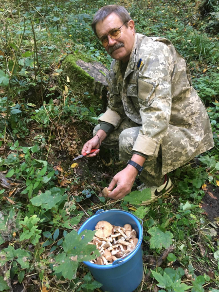 У лісах біля Бережан попри суху осінь знайшли підосичника, білого гриба та відро опеньків (фото)