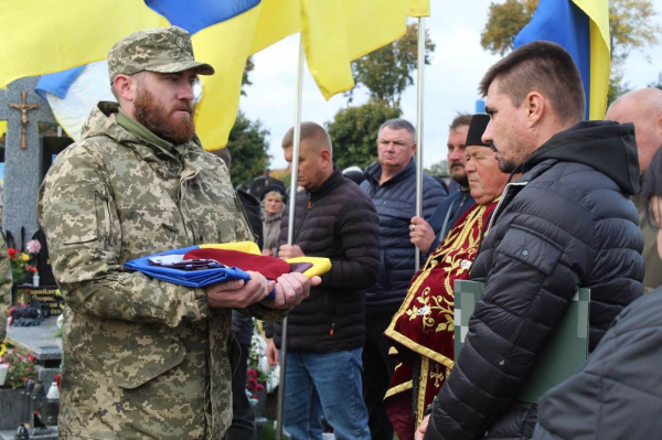 У Великих Гаях попрощалися із захисником Андрієм Смолінським (фото)