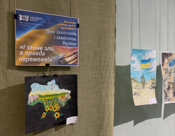 Студенти ЗУНУ представили у Тернополі виставку про війну, справедливість і віру в Україну (фото)