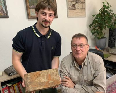 Має понад 200 років та важить 6 кілограмів: у Кременці виявили унікальну знахідку (фото)