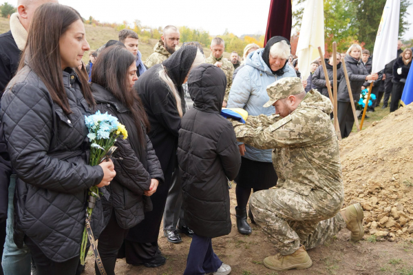 На Тернопільщині попрощалися із захисником Василем Федотовим (фото)