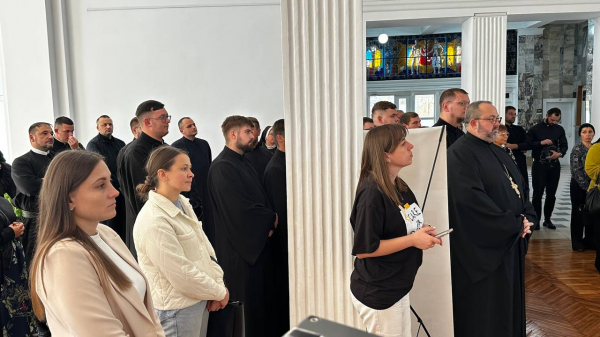 У Кременці відкрили меморіальний знак на честь репресованих студентів та загиблих Захисників (фото)