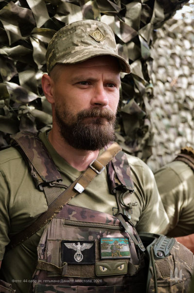 Тернопільщина воює: командир 44-ої артилерійської бригади вручив нагороди захисникам (фото)