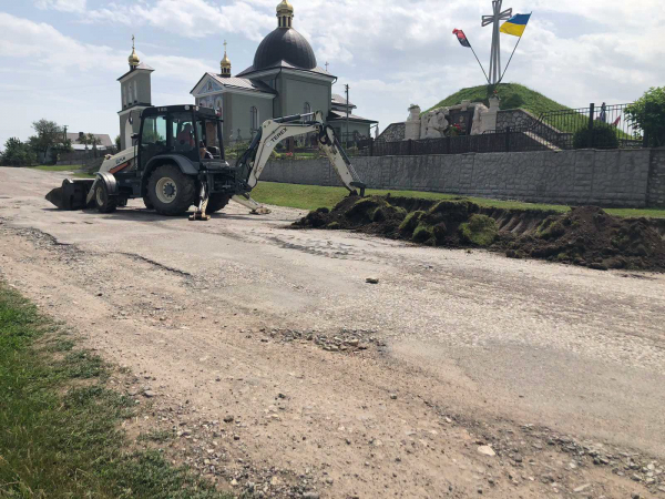 Чому в Підгородньому асфальт, а в інших селах громади щебінь: назвали ціну питання (фото)