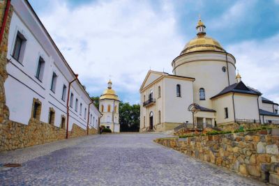 Родини загиблих воїнів із Тернопільщини запрошують на безкоштовне паломництво до Гошева і Крилоса