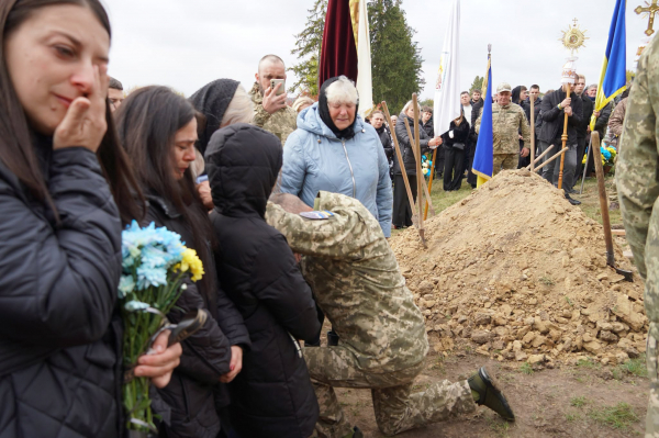 На Тернопільщині попрощалися із захисником Василем Федотовим (фото)