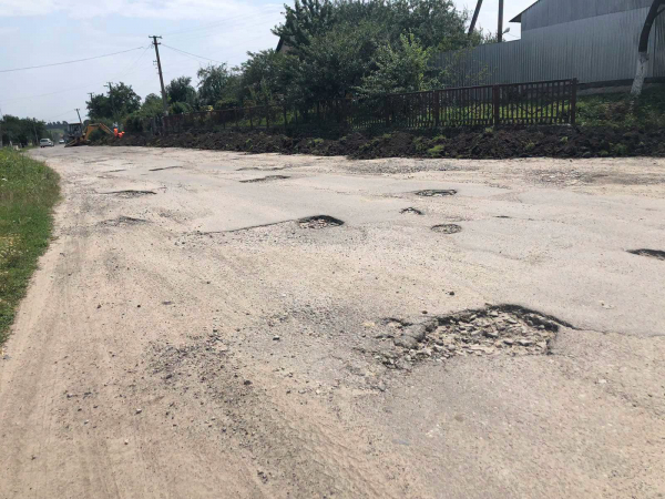 Чому в Підгородньому асфальт, а в інших селах громади щебінь: назвали ціну питання (фото)