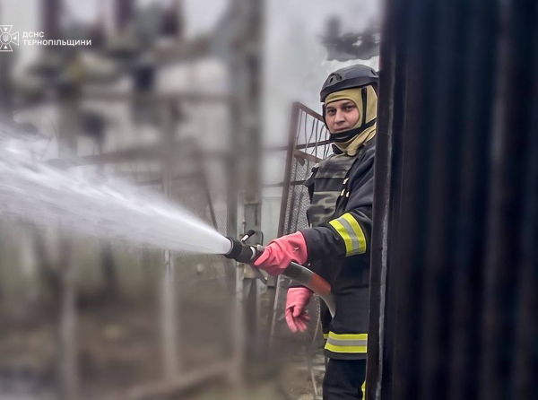 На Тернопільщині спалахнули пожежі через нові удари по енергетиці: ДСНС ліквідовує наслідки (фото)