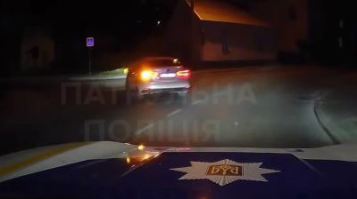 Нахабно ігнорував правила на очах у поліції: оштрафували водія у Тернополі (ВІДЕО)