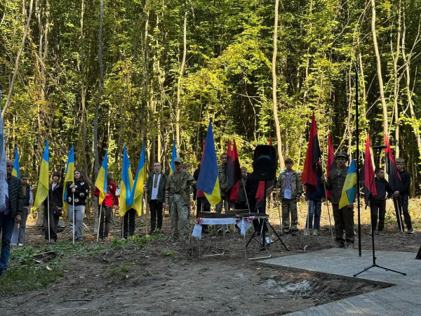 У Жукові освятили меморіал діячам ОУН: вибір нагороджених обурив частину жителів (фото)