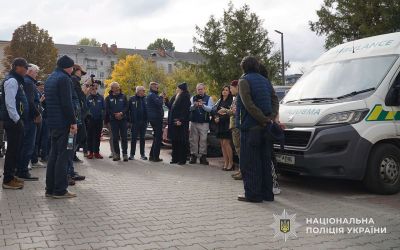 Волонтери з Ірландії передали у Тернополі автомобіль для потреб поранених захисників (фото)