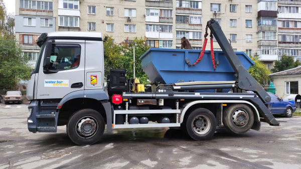 Тернопільводоканал отримав контейнеровоз Mercedes-Benz від німецьких благодійників (фото)