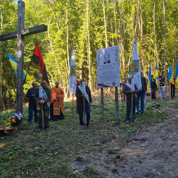 У Жукові освятили меморіал діячам ОУН: вибір нагороджених обурив частину жителів (фото)