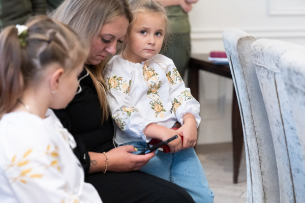 Рідним полеглих захисників на Тернопільщині передали державні нагороди (фото)