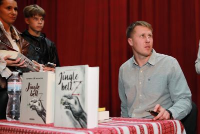 «Jingle bellZ»: історію російського полону Олексій Ануля привіз до Тернополя (фото)