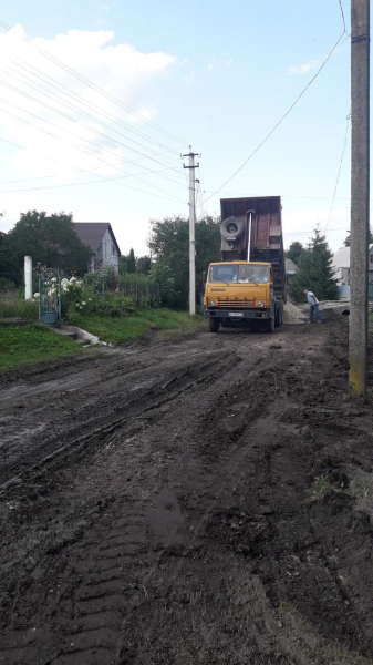 Чому в Підгородньому асфальт, а в інших селах громади щебінь: назвали ціну питання (фото)