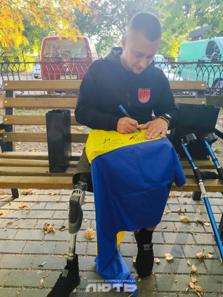 Пораненим бійцям бригади «Лють» вручили бойові нагороди під час реабілітації (фото)