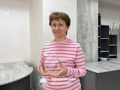 Майже 40 років навчає дітей: учителька з Тернополя увійшла до фіналу престижної освітньої нагороди (фото)