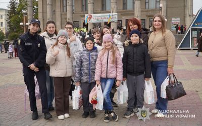 Театральне дозвілля для дітей поранених і безвісти зниклих захисників влаштували у Тернополі (фото)